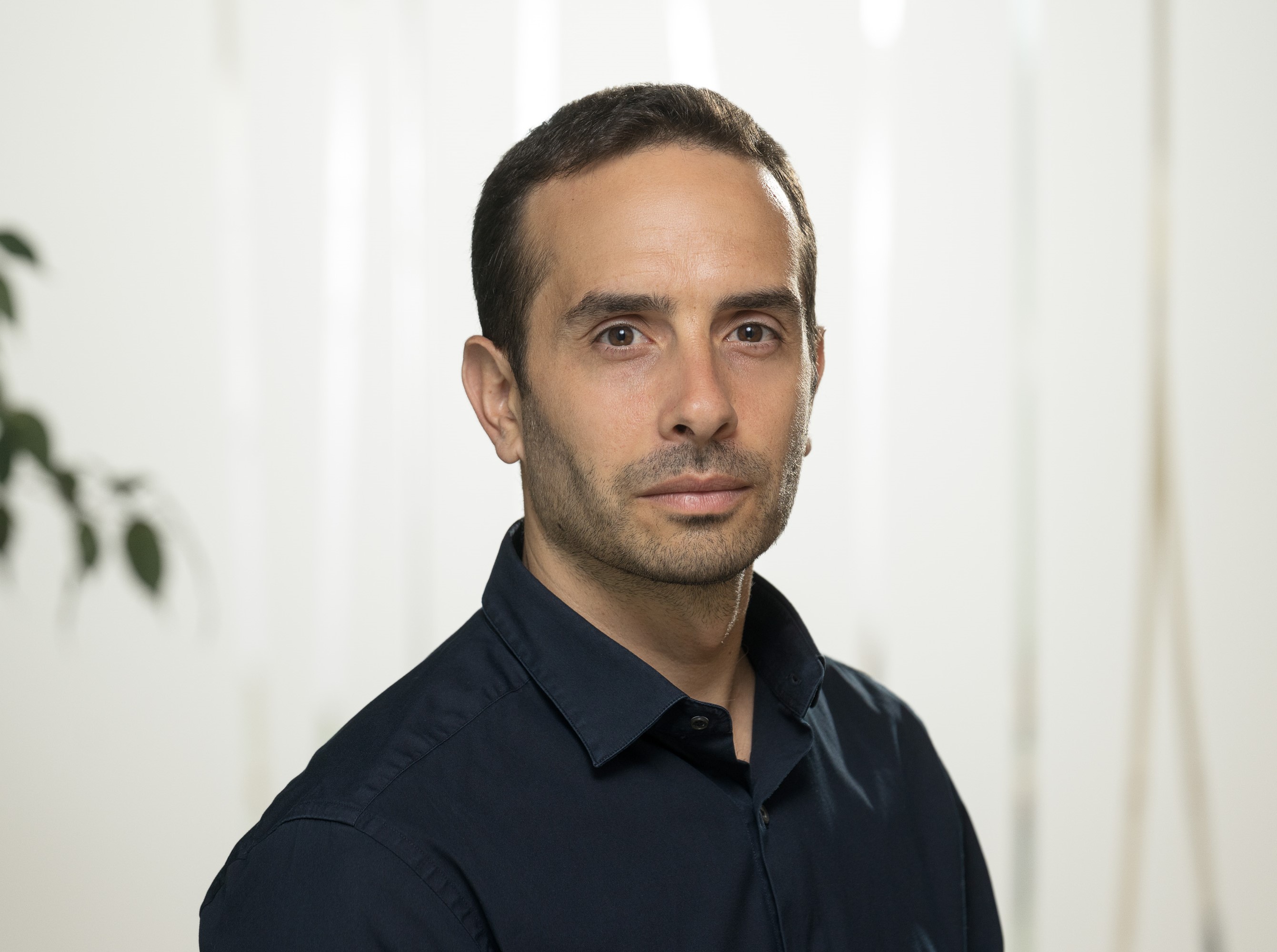 Portrait photo of Guillermo Beltra